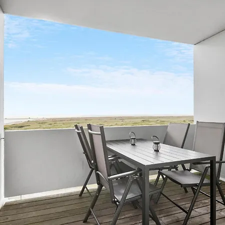 Cozy In With Outdoor Swimming Pool Apartment